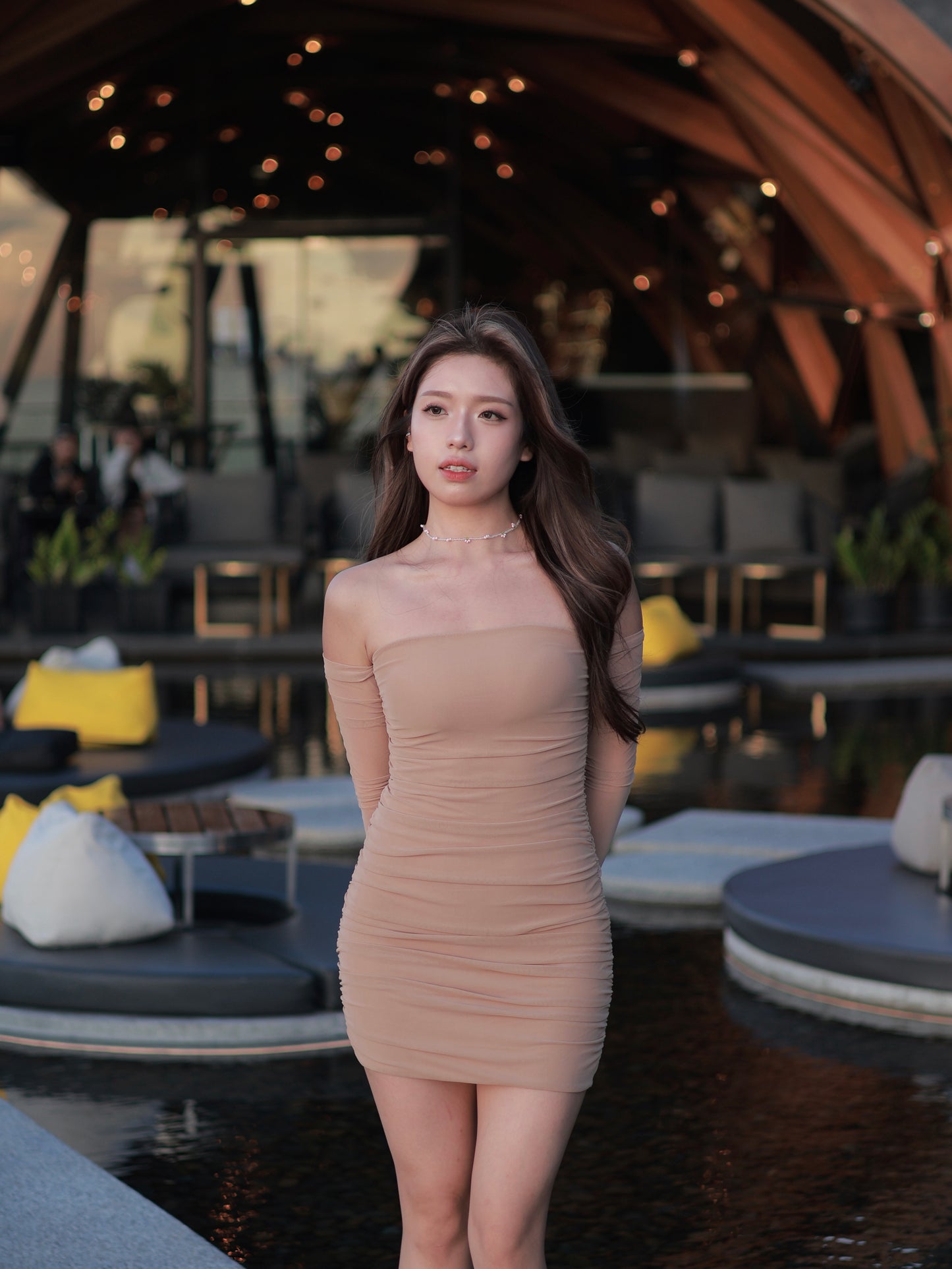 Jennie風淺杏連身裙