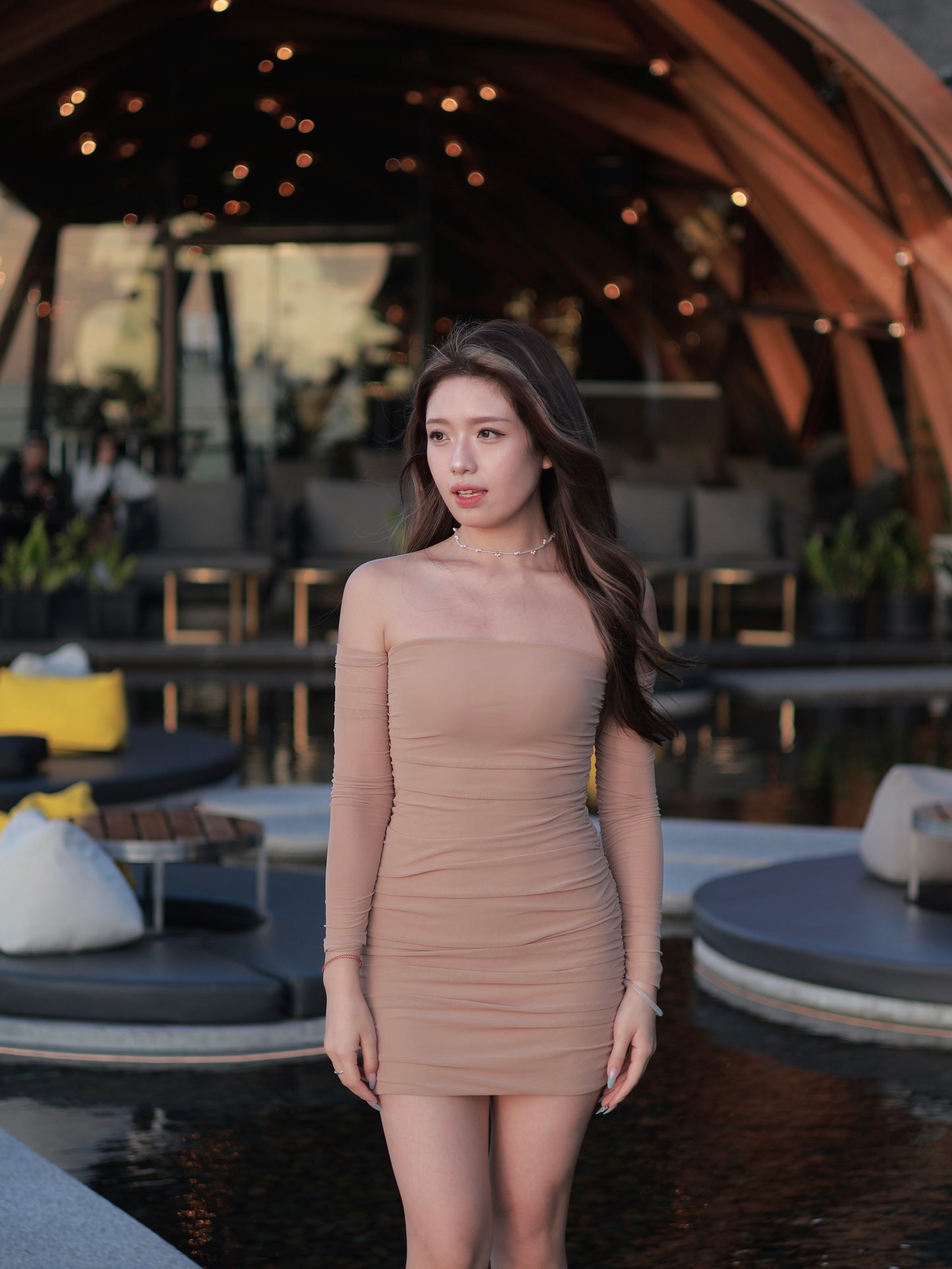 Jennie風淺杏連身裙